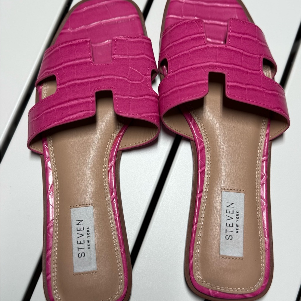 Seven7 Women's Hot Pink Croc-Embossed Sandals